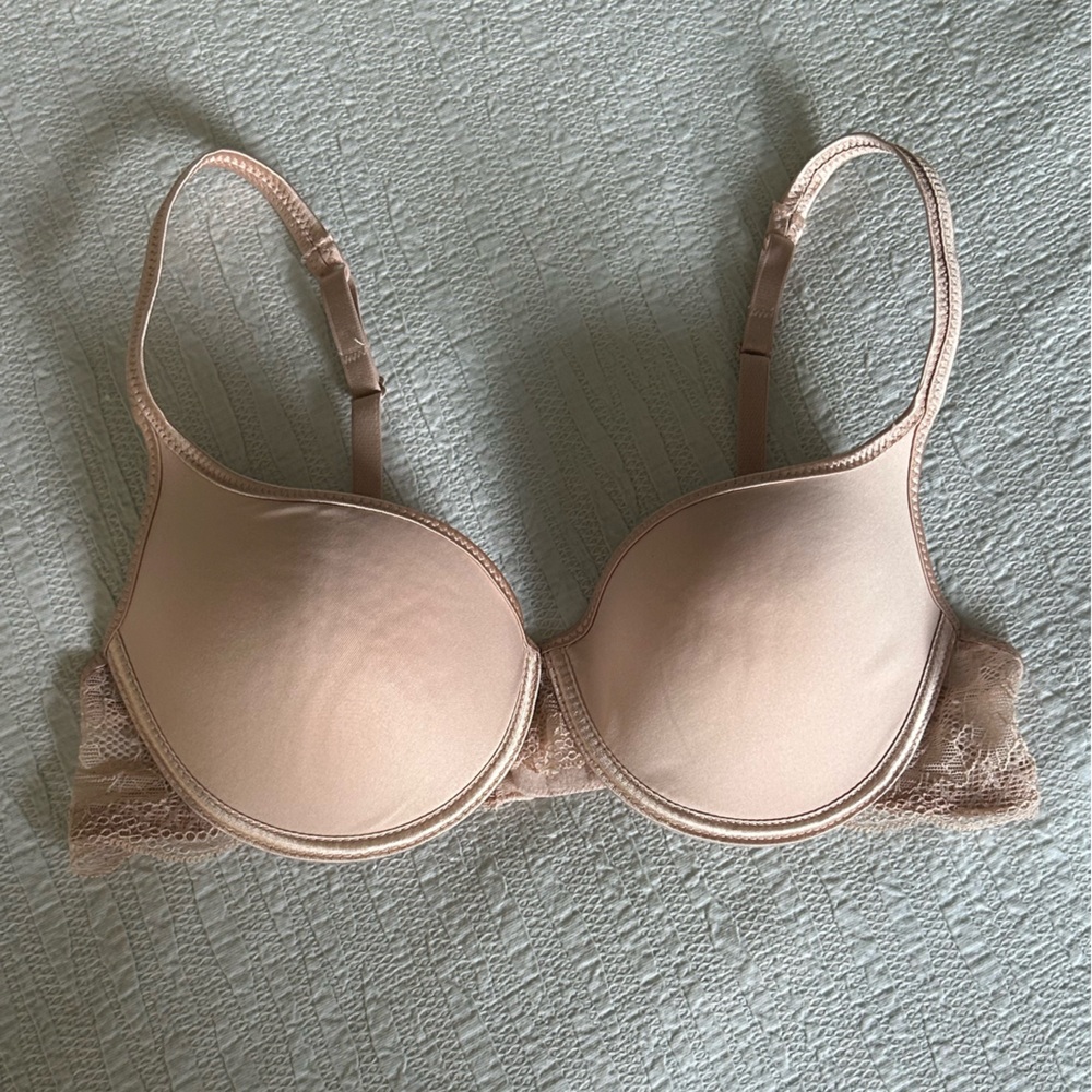 Elegant Lace Trimmed Bra in Nude
